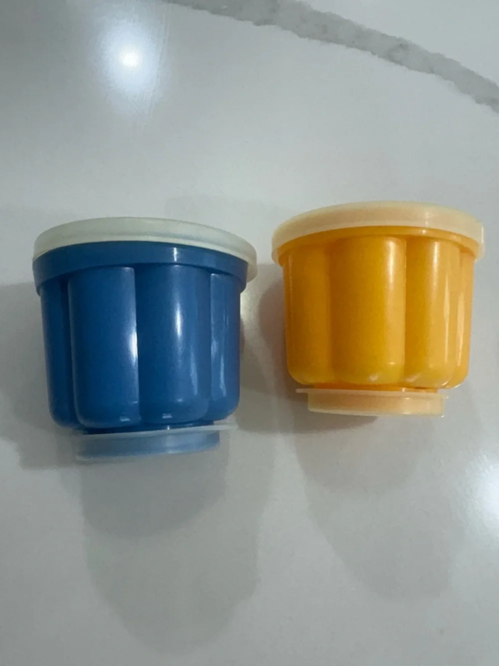 Vintage‎ Tupperware Jello Mold Set 6 Cups 2oz Shot/Condiment Lids